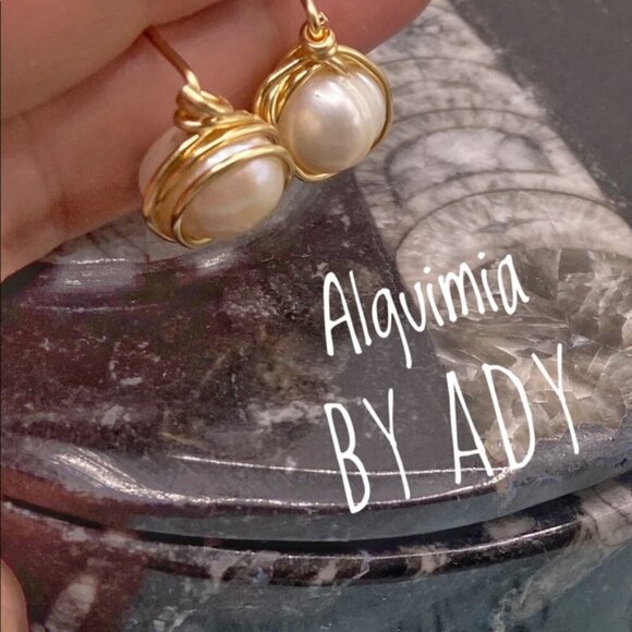 Freshwater pearl gold studs/stud earrings/handmade luxury - Picture 2 of 6